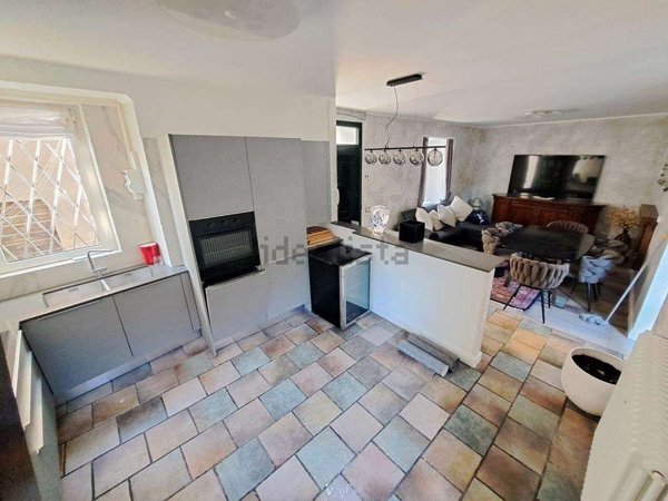 casa indipendente in vendita a Dongo