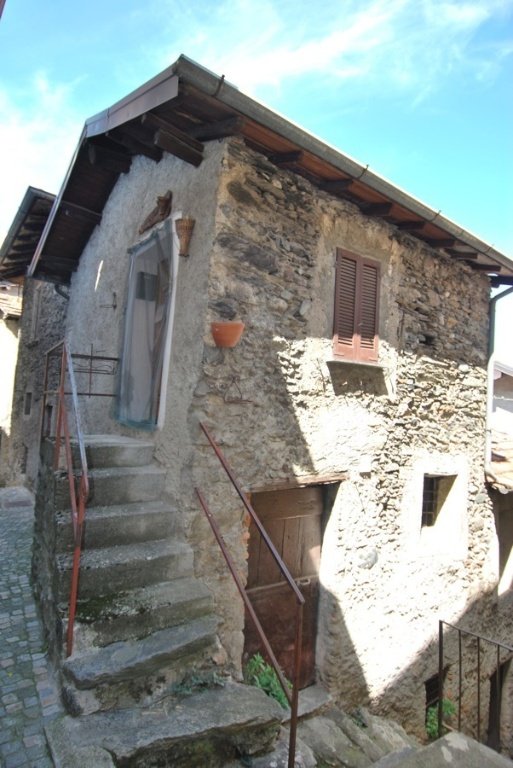 casa indipendente in vendita a Dongo