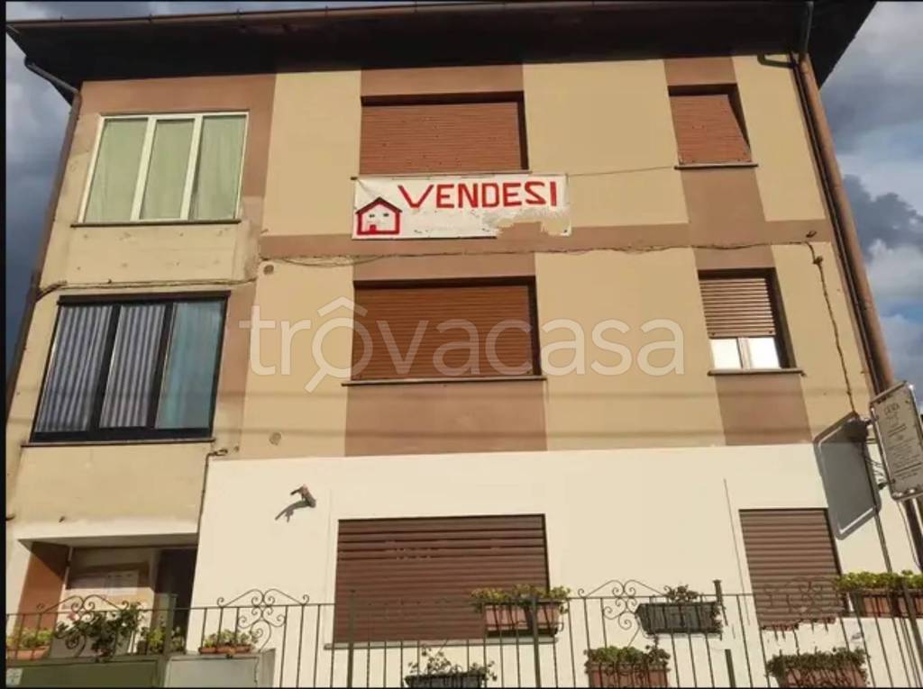 appartamento in vendita a Dongo