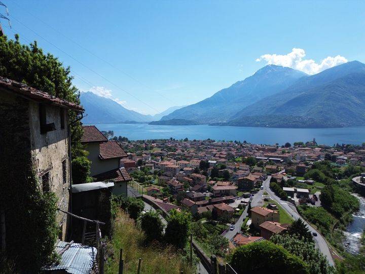 casa indipendente in vendita a Dongo