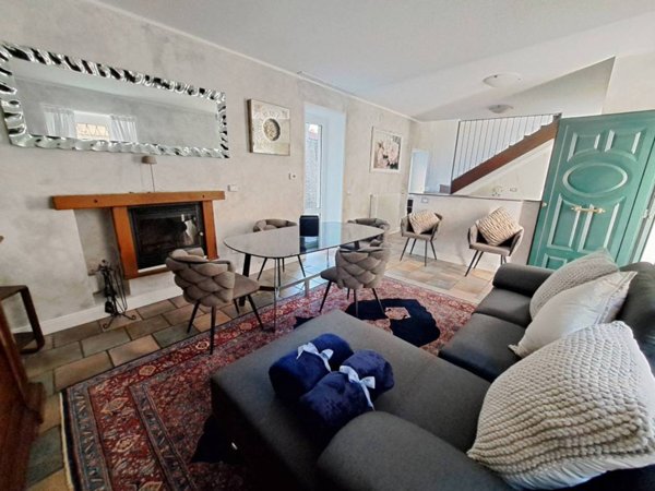 casa indipendente in vendita a Dongo