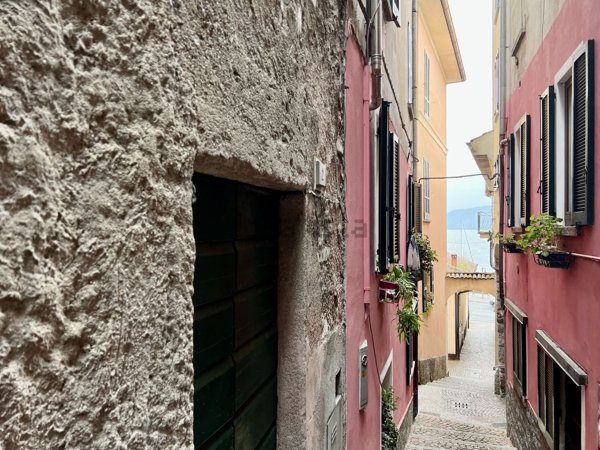 appartamento in vendita a Dongo