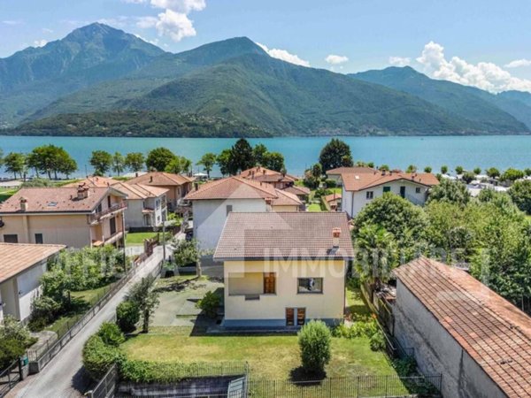 casa indipendente in vendita a Dongo