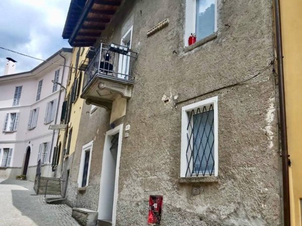casa indipendente in vendita a Dongo