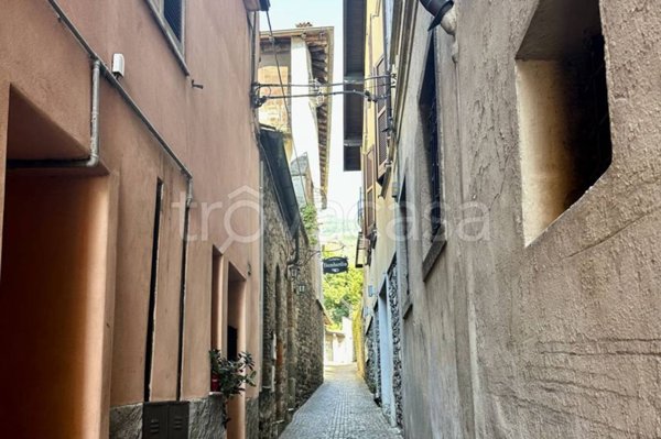 appartamento in vendita a Dongo