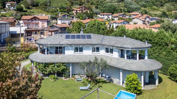 casa indipendente in vendita a Dongo