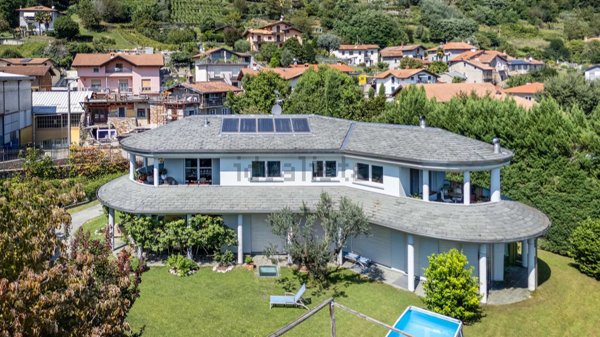 casa indipendente in vendita a Dongo