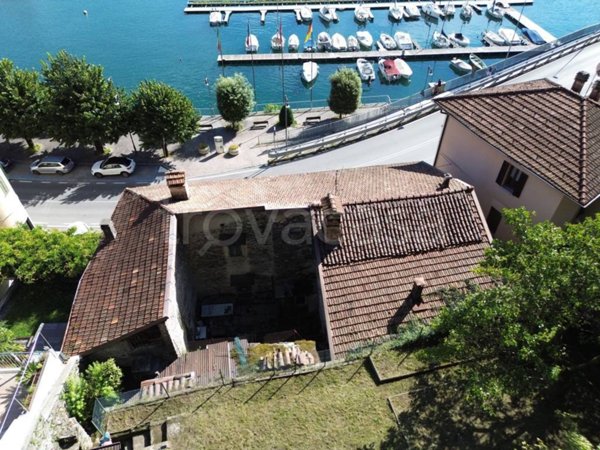 casa indipendente in vendita a Dongo