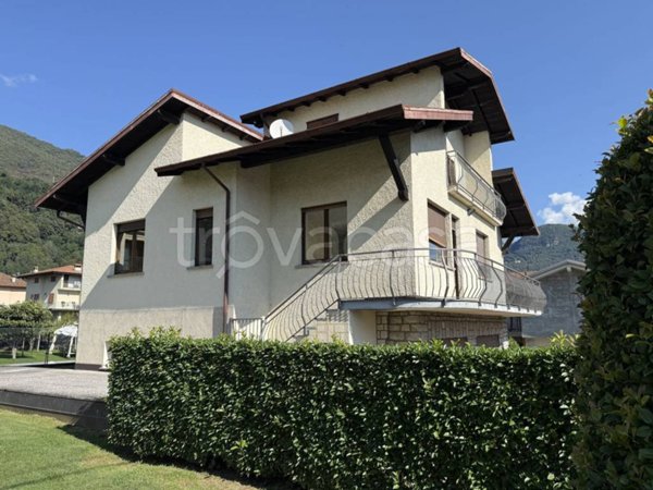 casa indipendente in vendita a Dongo