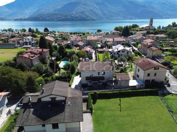 casa indipendente in vendita a Dongo