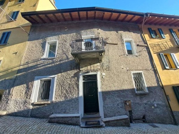 casa indipendente in vendita a Dongo