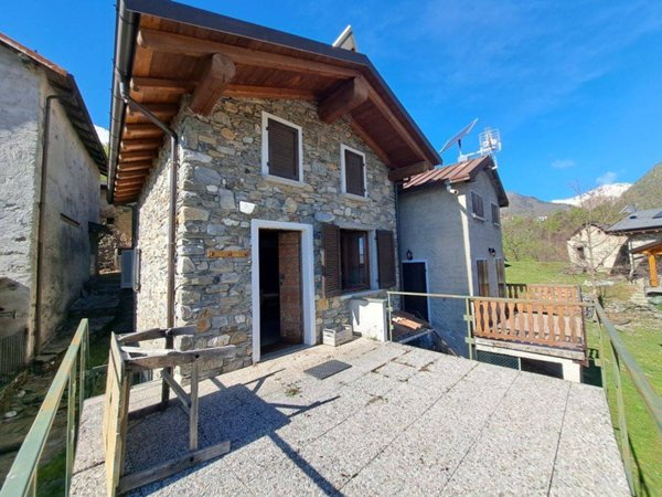 appartamento in vendita a Dongo