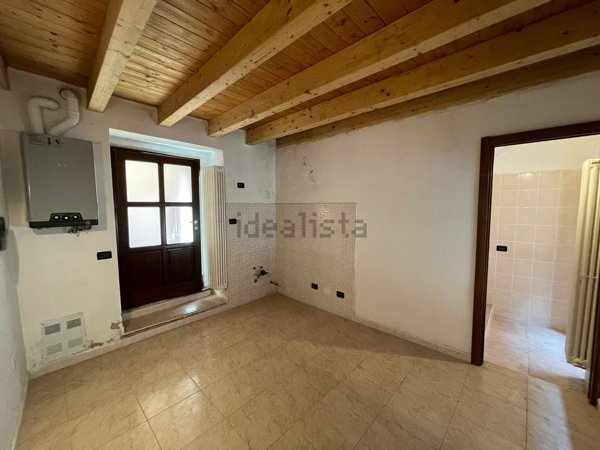 appartamento in vendita a Dongo