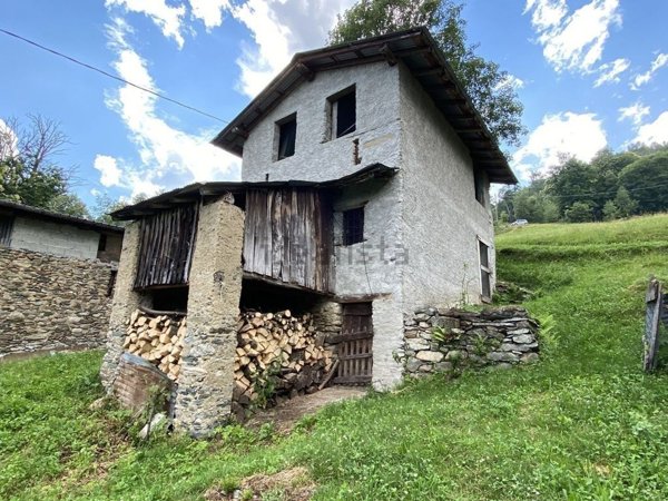 appartamento in vendita a Dongo