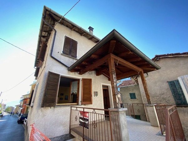 casa indipendente in vendita a Dongo