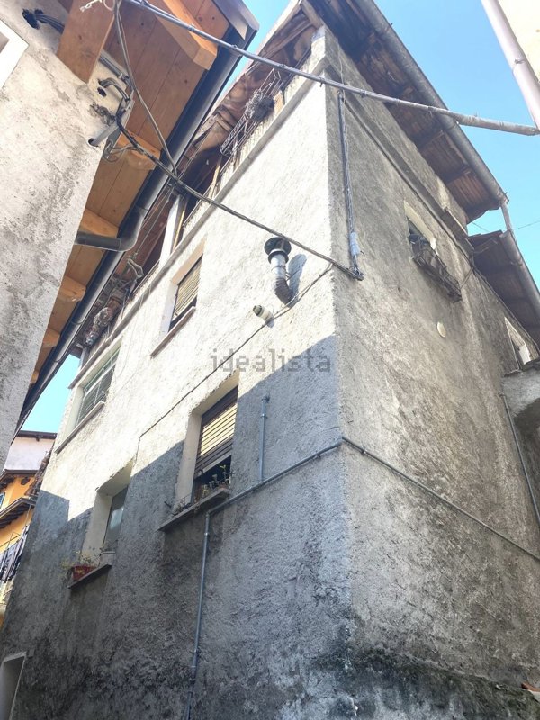 casa indipendente in vendita a Dongo