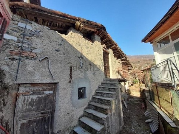 appartamento in vendita a Dongo