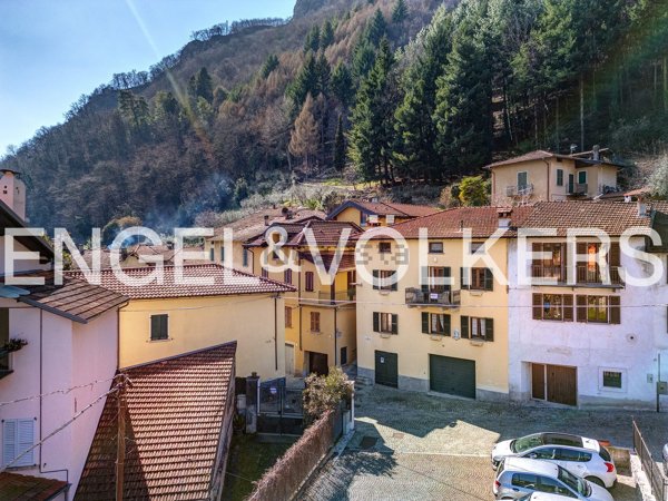 casa indipendente in vendita a Dongo