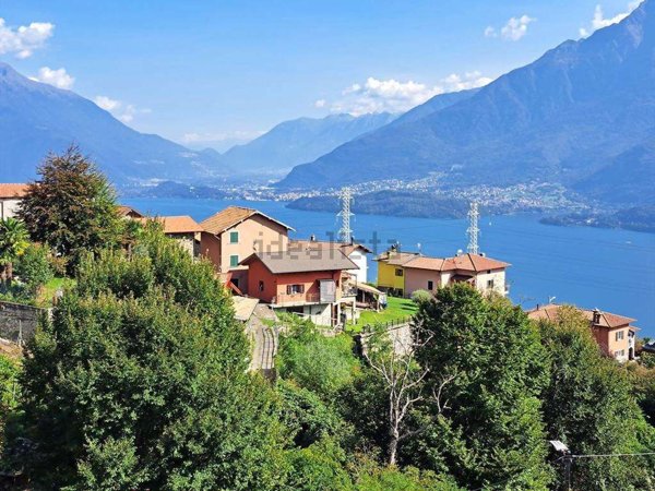 casa indipendente in vendita a Dongo