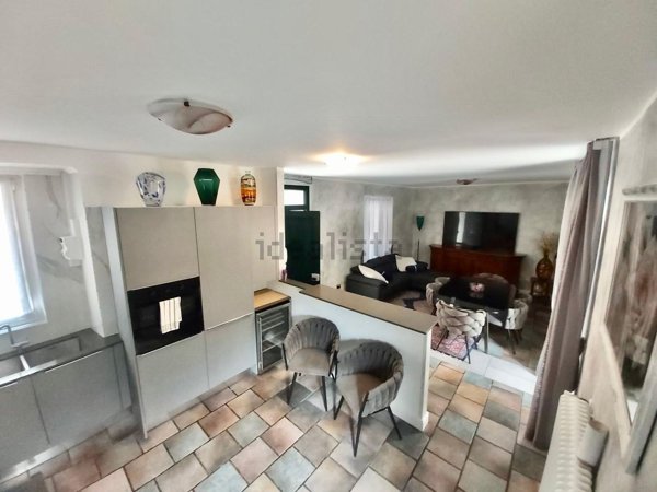 casa indipendente in vendita a Dongo