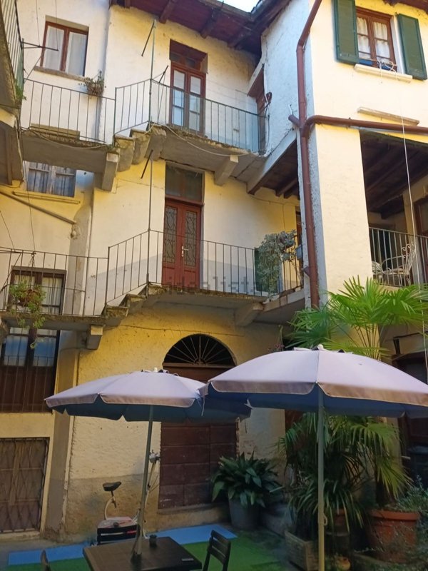 casa indipendente in vendita a Dongo