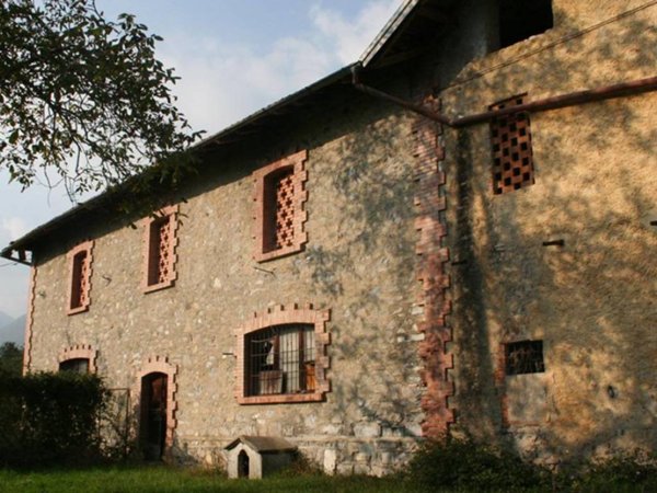 casa indipendente in vendita a Dongo