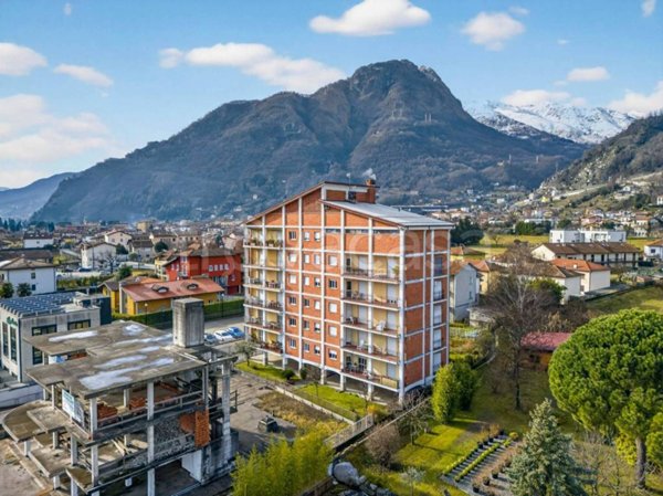 appartamento in vendita a Dongo