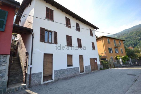 casa indipendente in vendita a Dongo