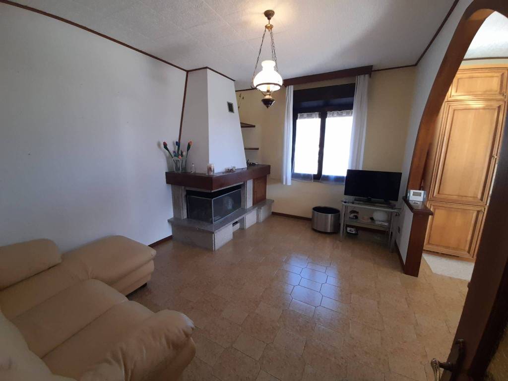 appartamento in vendita a Dongo