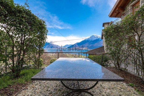 appartamento in vendita a Dongo