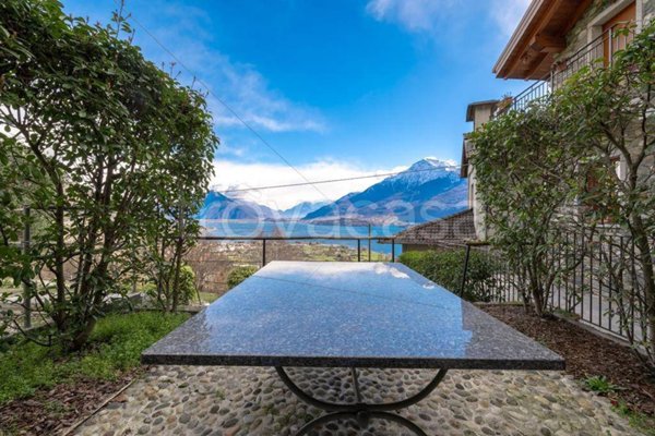 casa indipendente in vendita a Dongo