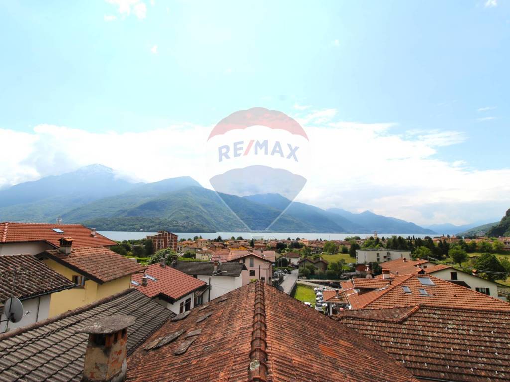 casa indipendente in vendita a Dongo