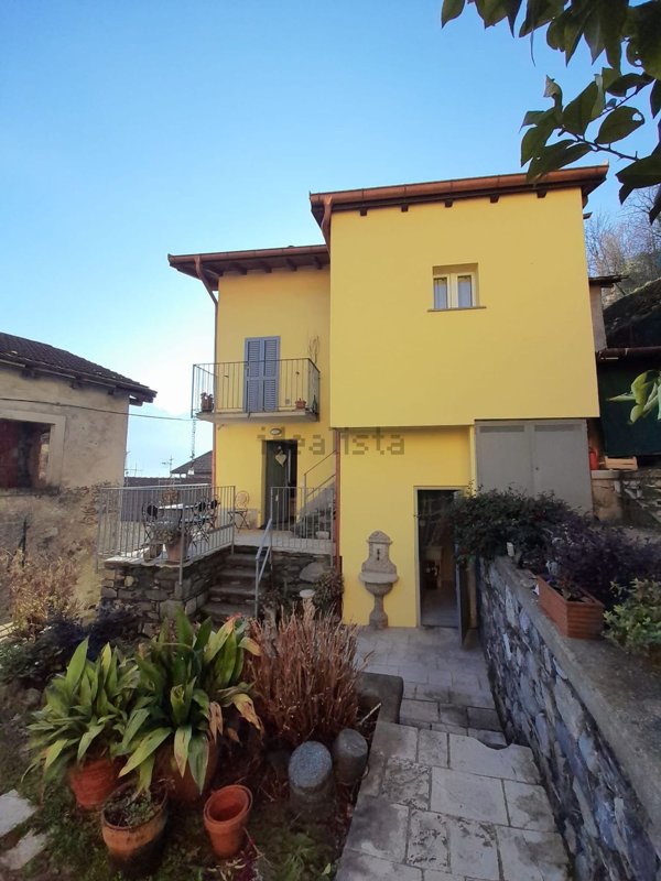 appartamento in vendita a Dongo