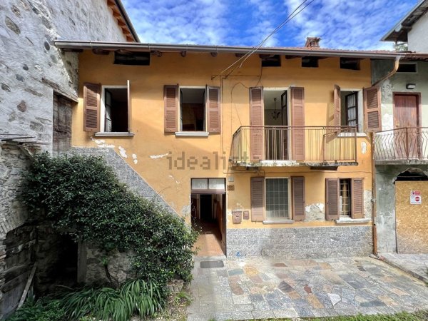 casa indipendente in vendita a Dongo