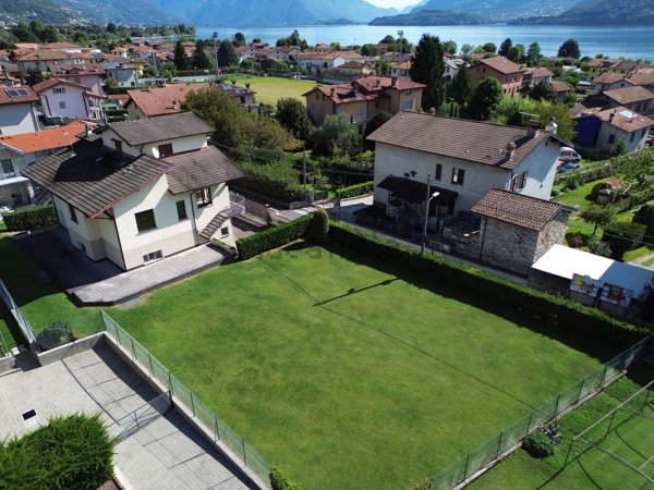 casa indipendente in vendita a Dongo