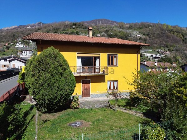 casa indipendente in vendita a Dongo