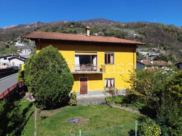 casa indipendente in vendita a Dongo