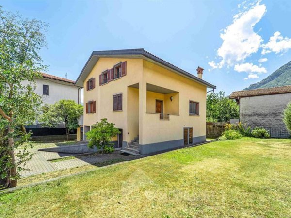 casa indipendente in vendita a Dongo