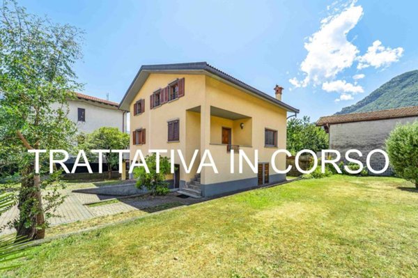 casa indipendente in vendita a Dongo