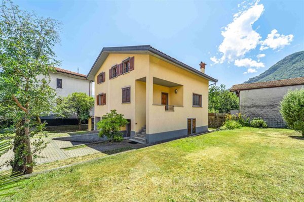 villa in vendita a Dongo