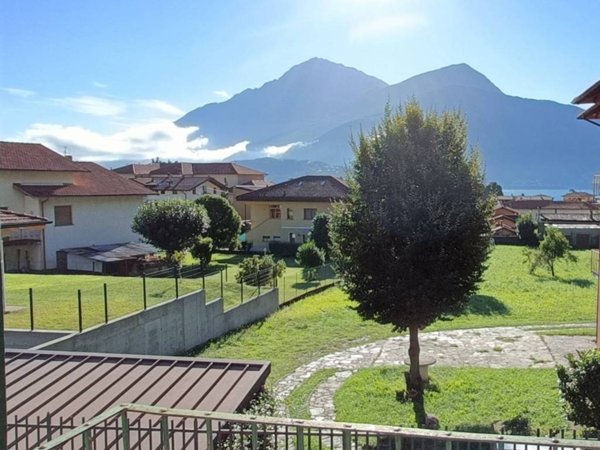 casa indipendente in vendita a Dongo