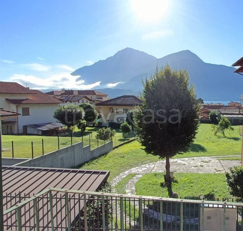 appartamento in vendita a Dongo