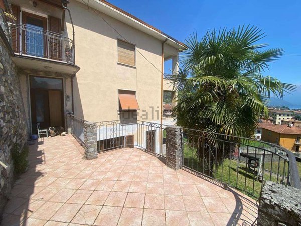 appartamento in vendita a Dongo