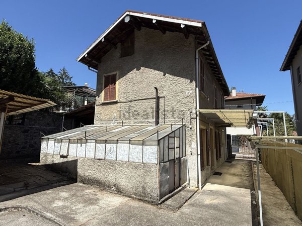 casa indipendente in vendita a Dongo