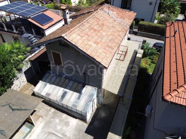 casa indipendente in vendita a Dongo