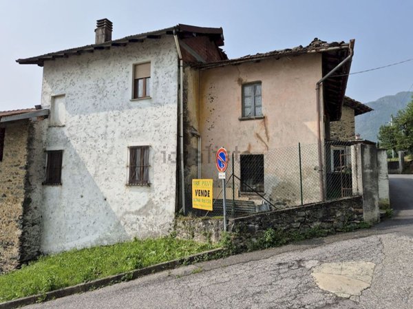 casa indipendente in vendita a Dongo