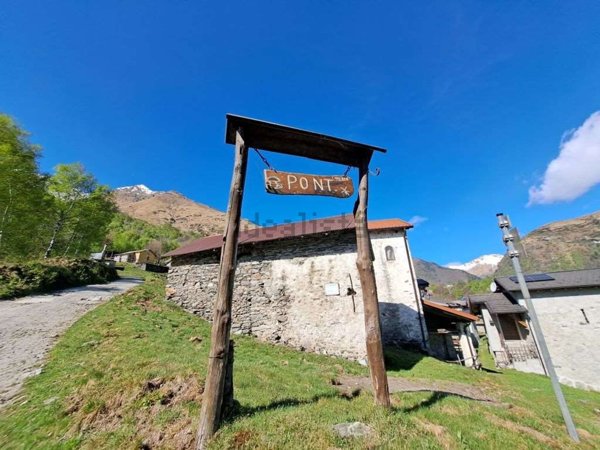 casale in vendita a Dongo
