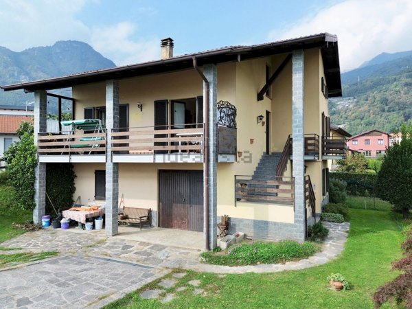 casa indipendente in vendita a Dongo