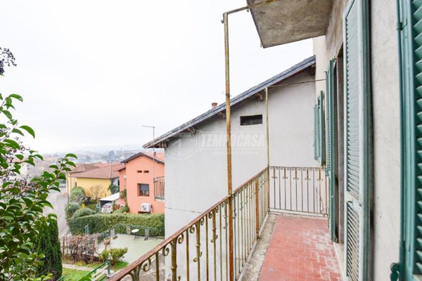 appartamento in vendita ad Erba