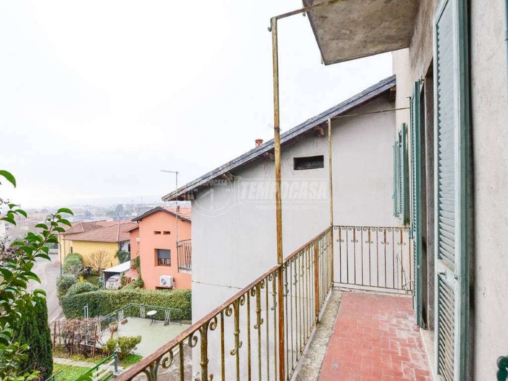 appartamento in vendita ad Erba